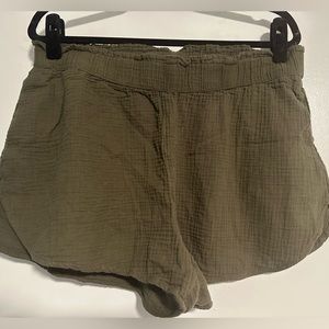 Women’s green linen shorts